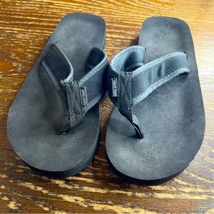 Neet feet black flip flops women size 8 but these are unisex flip flops.